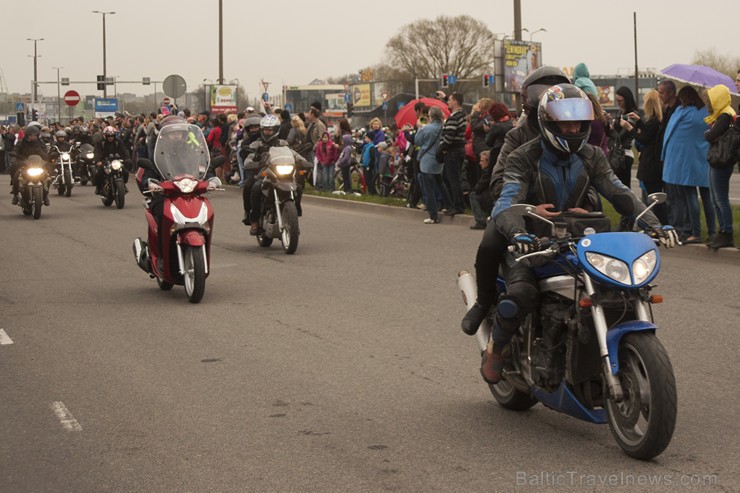 Ar tradicionālo motociklu parādi atklāj 2015. gada motosezonu 147604