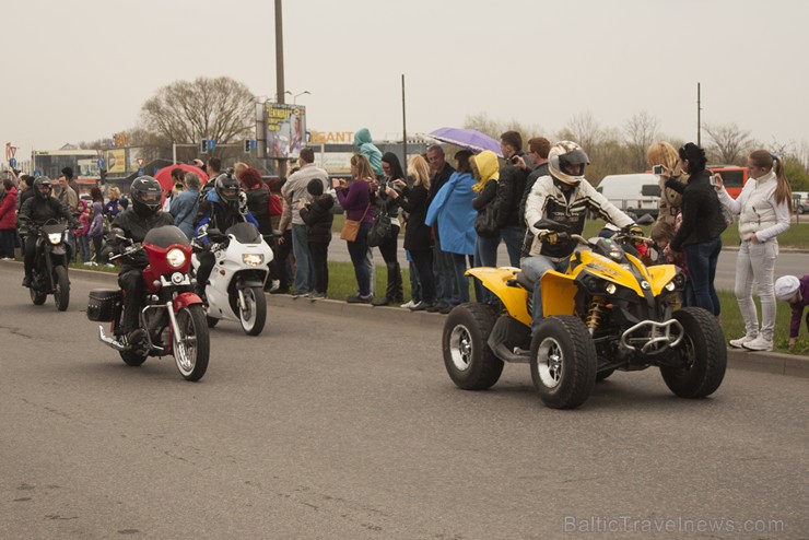 Ar tradicionālo motociklu parādi atklāj 2015. gada motosezonu 147606