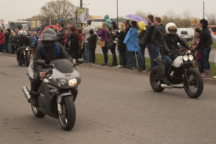 Ar tradicionālo motociklu parādi atklāj 2015. gada motosezonu 147607