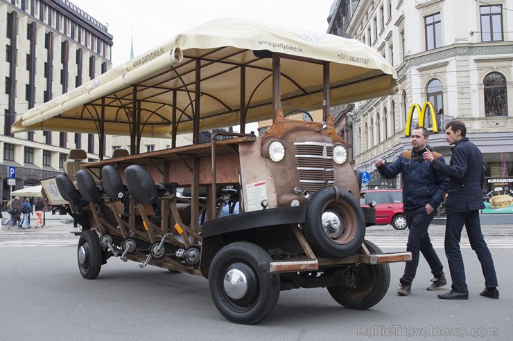 Pirmais Rīgas pasažieru un kravas velosipēdu salidojums pārsteidz rīdziniekus un viesus 147664