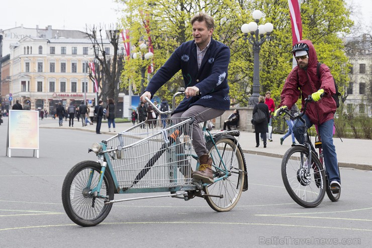 Pirmais Rīgas pasažieru un kravas velosipēdu salidojums pārsteidz rīdziniekus un viesus 147667