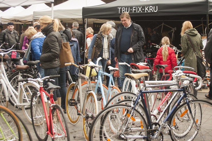 Tradicionālais velotirdziņš Kalnciema kvartālā pārsteidz ar savu radošumu 147855