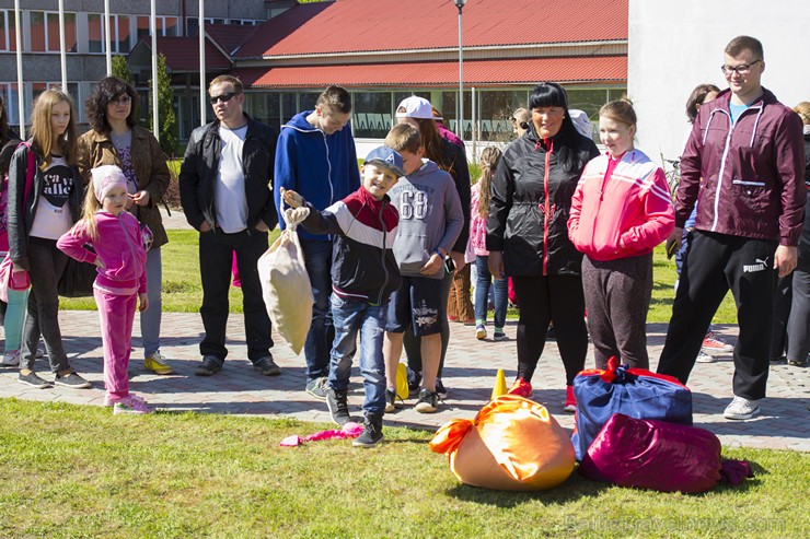 Ģimeņu sporta diena Limbažos iedvesmo ģimenes sportot 148409