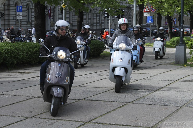 Vespa rolleru īpašnieki atklāj vasaras sezonu 149404