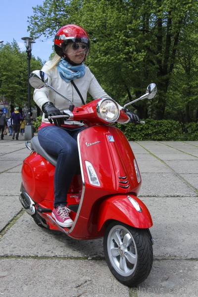 Vespa rolleru īpašnieki atklāj vasaras sezonu 149408