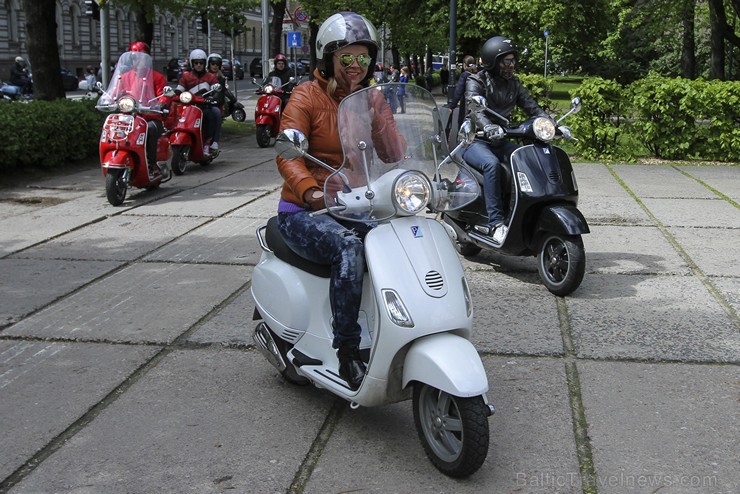 Vespa rolleru īpašnieki atklāj vasaras sezonu 149410