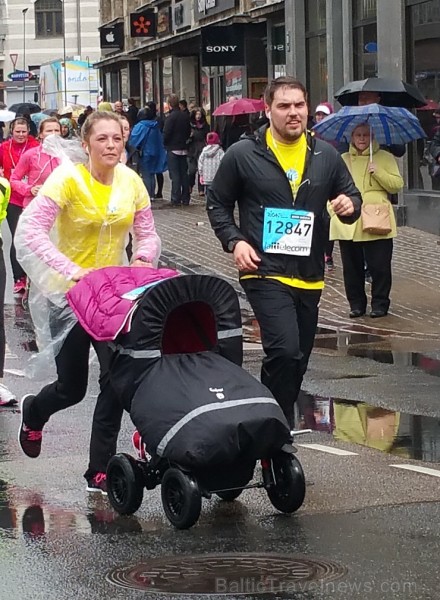 Rīga skrien tautas klases 5km un 10km «Lattelecom Rīgas maratons 2015» distances 149545