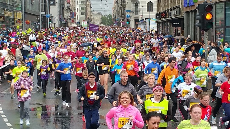 Rīga skrien tautas klases 5km un 10km «Lattelecom Rīgas maratons 2015» distances 149562