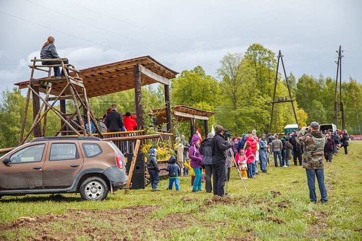 Rikšotāju sacīkstes Robežniekos pārbauda jaunzirgu izturību
Foto: Elvīra Škutāne 149636