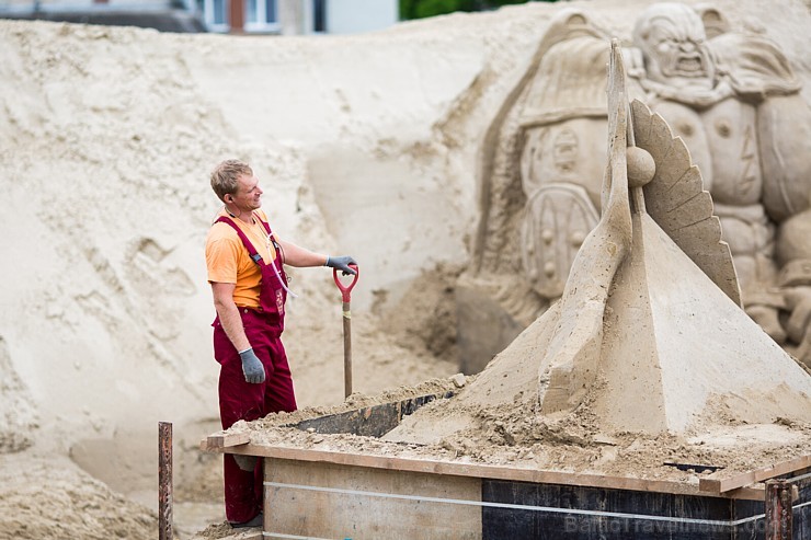 Ielūkojies smilšu skulptūru tapšanas procesā
Foto: Kristaps Hercs 149875