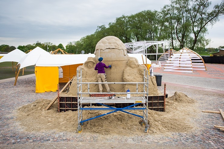 Ielūkojies smilšu skulptūru tapšanas procesā
Foto: Kristaps Hercs 149880