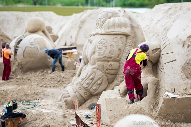 Ielūkojies smilšu skulptūru tapšanas procesā
Foto: Kristaps Hercs 149881