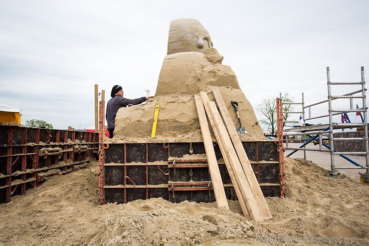 Ielūkojies smilšu skulptūru tapšanas procesā
Foto: Kristaps Hercs 149888