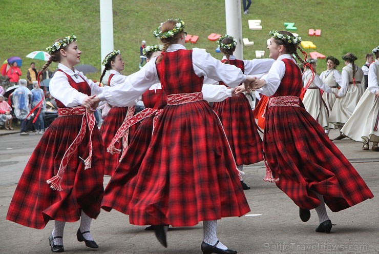 Skolu jaunatnes dziesmu svētku ieskaņas koncerts 23.05 skan Ogres estrādē 150022