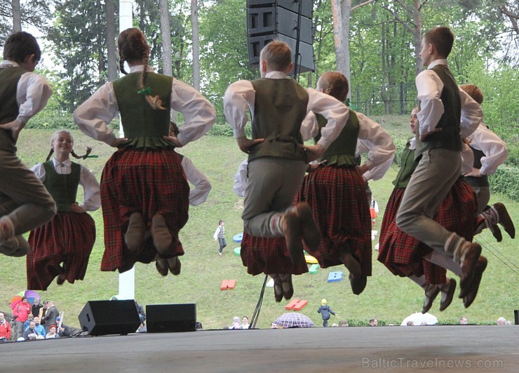 Skolu jaunatnes dziesmu svētku ieskaņas koncerts 23.05 skan Ogres estrādē 150026