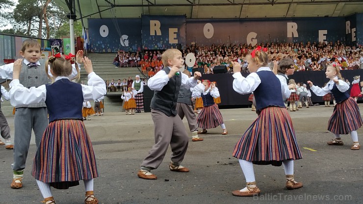 Skolu jaunatnes dziesmu svētku ieskaņas koncerts 23.05 skan Ogres estrādē 150028