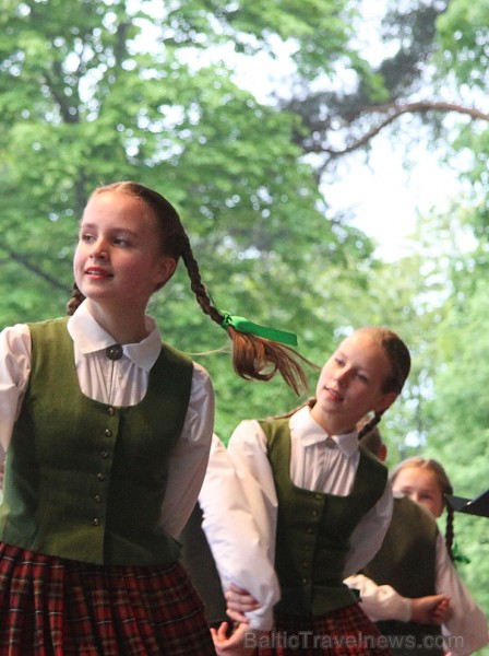 Skolu jaunatnes dziesmu svētku ieskaņas koncerts 23.05 skan Ogres estrādē 150029