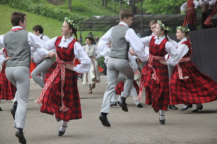 Skolu jaunatnes dziesmu svētku ieskaņas koncerts 23.05 skan Ogres estrādē 150031