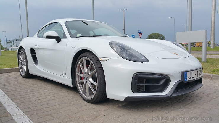 Travelnews.lv redakcija 29.05.2015 izbrauc nelielu Pierīgas maršrutu ar sportisko Porsche Cayman GTS no Porsche.lv 150295