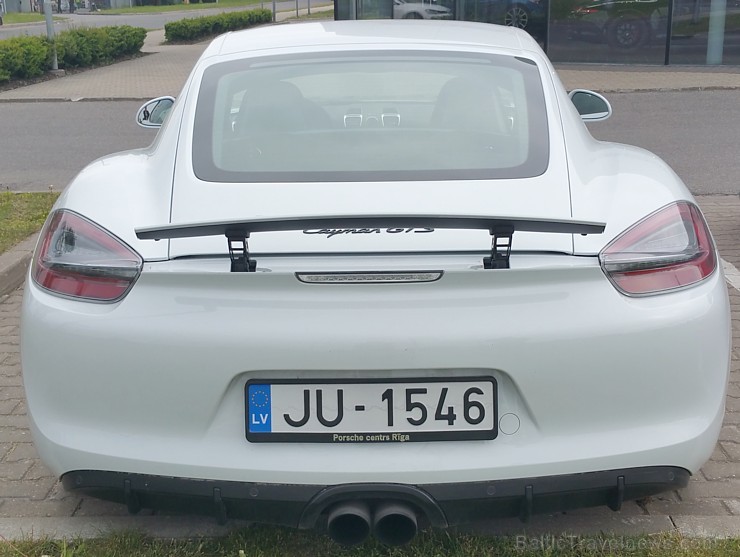 Travelnews.lv redakcija 29.05.2015 izbrauc nelielu Pierīgas maršrutu ar sportisko Porsche Cayman GTS no Porsche.lv 150304