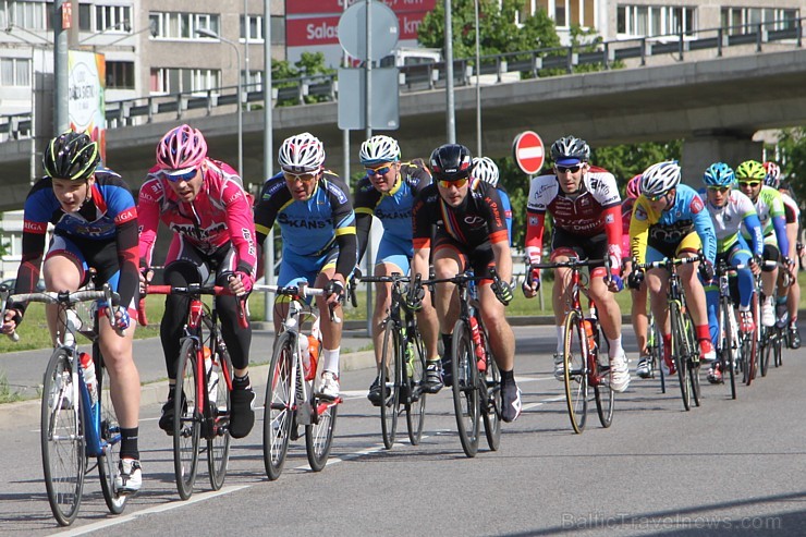 Galvaspilsētā tūkstošiem velosipēdistu dodas «Elkor Rīgas velomaratons 2015» distancē 150364