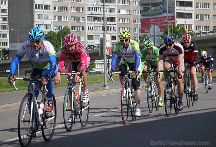 Galvaspilsētā tūkstošiem velosipēdistu dodas «Elkor Rīgas velomaratons 2015» distancē 150367