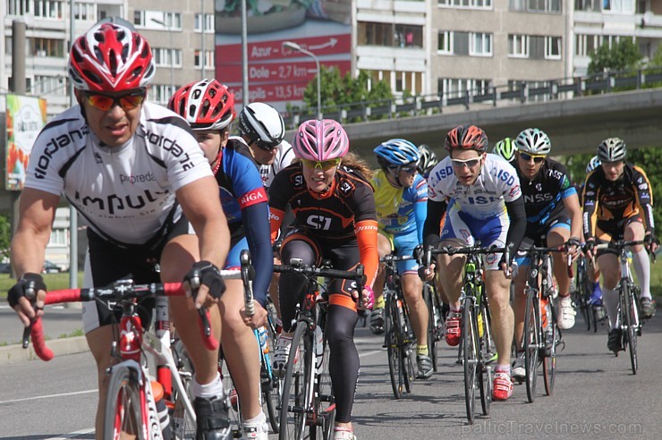 Galvaspilsētā tūkstošiem velosipēdistu dodas «Elkor Rīgas velomaratons 2015» distancē 150369