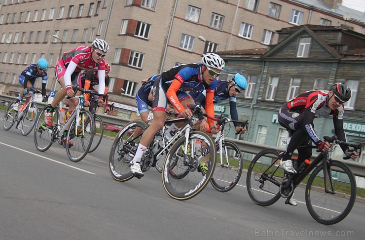 Galvaspilsētā tūkstošiem velosipēdistu dodas «Elkor Rīgas velomaratons 2015» distancē 150374