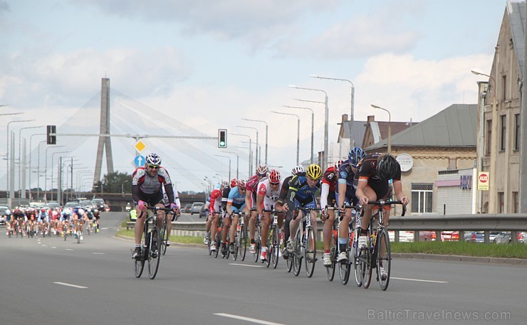 Galvaspilsētā tūkstošiem velosipēdistu dodas «Elkor Rīgas velomaratons 2015» distancē 150375