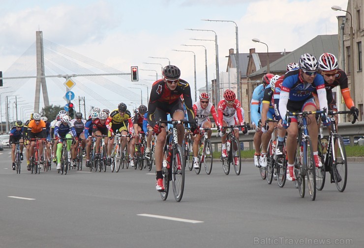 Galvaspilsētā tūkstošiem velosipēdistu dodas «Elkor Rīgas velomaratons 2015» distancē 150377