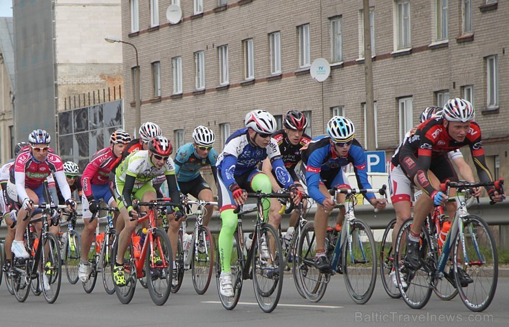 Galvaspilsētā tūkstošiem velosipēdistu dodas «Elkor Rīgas velomaratons 2015» distancē 150379