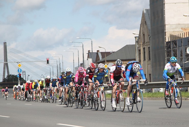 Galvaspilsētā tūkstošiem velosipēdistu dodas «Elkor Rīgas velomaratons 2015» distancē 150382