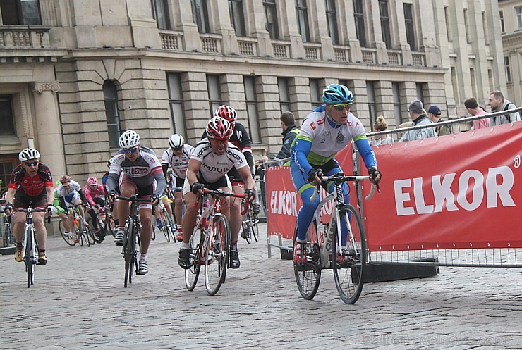 Galvaspilsētā tūkstošiem velosipēdistu dodas «Elkor Rīgas velomaratons 2015» distancē 150392