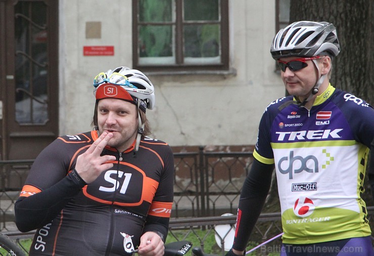 Galvaspilsētā tūkstošiem velosipēdistu dodas «Elkor Rīgas velomaratons 2015» distancē 150401