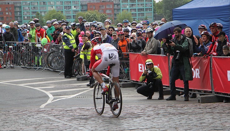 Galvaspilsētā tūkstošiem velosipēdistu dodas «Elkor Rīgas velomaratons 2015» distancē 150404