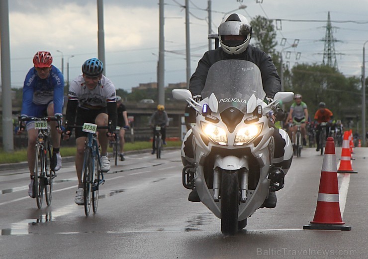 Galvaspilsētā tūkstošiem velosipēdistu dodas «Elkor Rīgas velomaratons 2015» distancē 150416