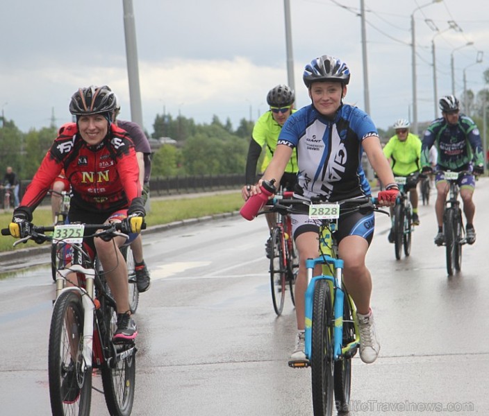 Galvaspilsētā tūkstošiem velosipēdistu dodas «Elkor Rīgas velomaratons 2015» distancē 150422