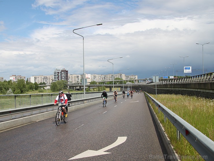 Galvaspilsētā tūkstošiem velosipēdistu dodas «Elkor Rīgas velomaratons 2015» distancē 150441