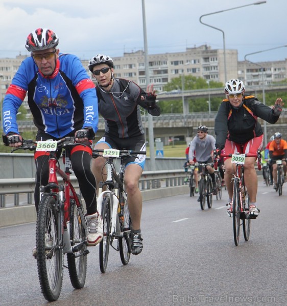 Galvaspilsētā tūkstošiem velosipēdistu dodas «Elkor Rīgas velomaratons 2015» distancē 150443