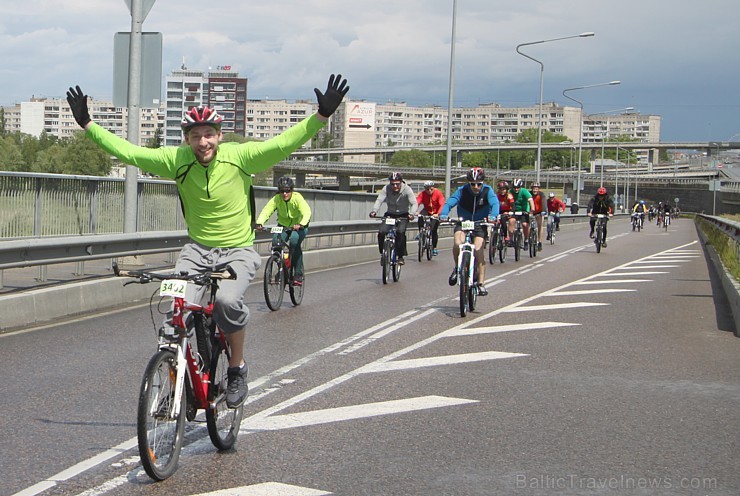 Galvaspilsētā tūkstošiem velosipēdistu dodas «Elkor Rīgas velomaratons 2015» distancē 150449