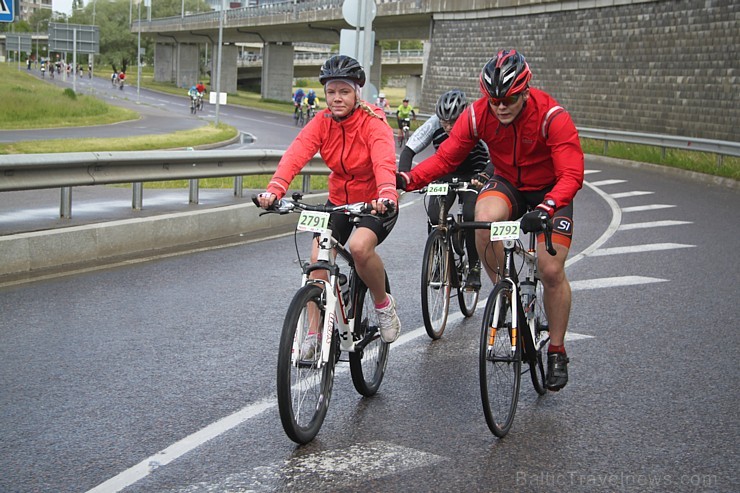 Galvaspilsētā tūkstošiem velosipēdistu dodas «Elkor Rīgas velomaratons 2015» distancē 150451