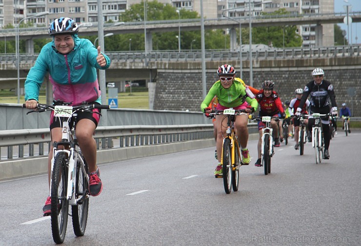 Galvaspilsētā tūkstošiem velosipēdistu dodas «Elkor Rīgas velomaratons 2015» distancē 150452