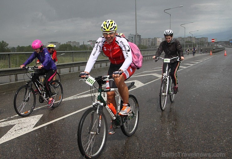 Galvaspilsētā tūkstošiem velosipēdistu dodas «Elkor Rīgas velomaratons 2015» distancē 150461