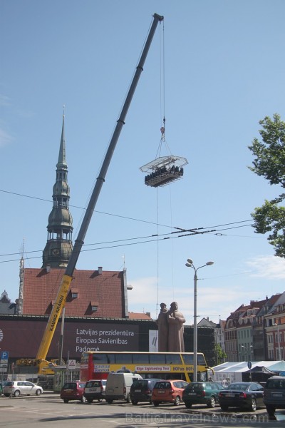 Travelnews.lv redakcija ar Rīgas viesnīcas Mercure Hotel Rīga atbalstu 2.06.2015 izbauda debesu restorānu «Dinner in the sky Riga» 150660