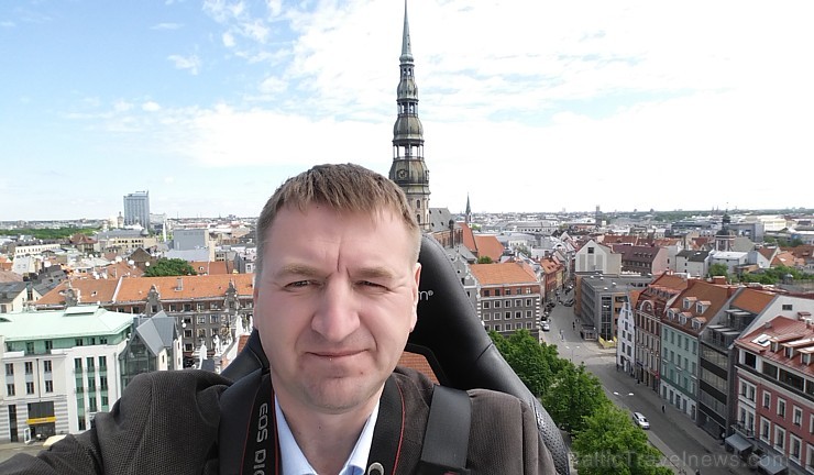 Travelnews.lv redakcija ar Rīgas viesnīcas Mercure Hotel Rīga atbalstu 2.06.2015 izbauda debesu restorānu «Dinner in the sky Riga» 150689