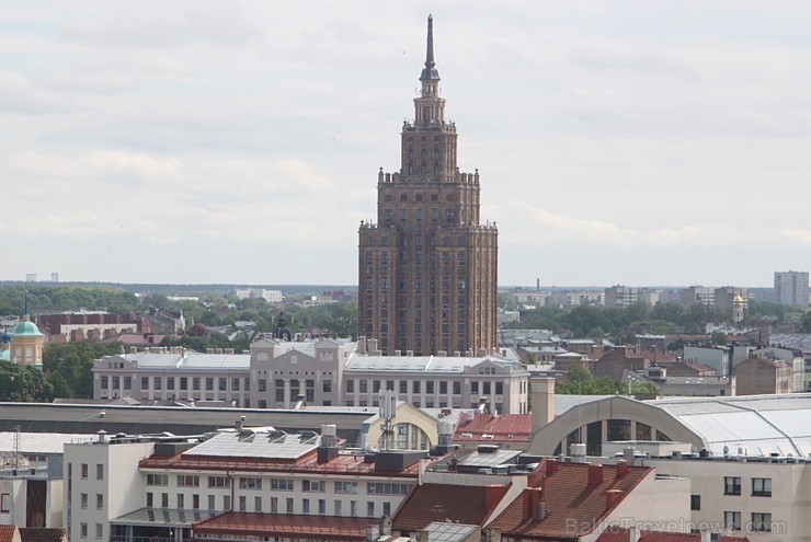 Travelnews.lv redakcija ar Rīgas viesnīcas Mercure Hotel Rīga atbalstu 2.06.2015 izbauda debesu restorānu «Dinner in the sky Riga» 150704