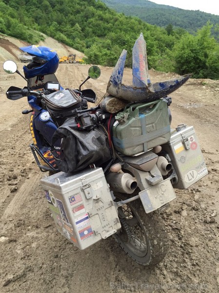 Latviešu motobraucēji ceļā uz Omalo pāreju Gruzijā 150780