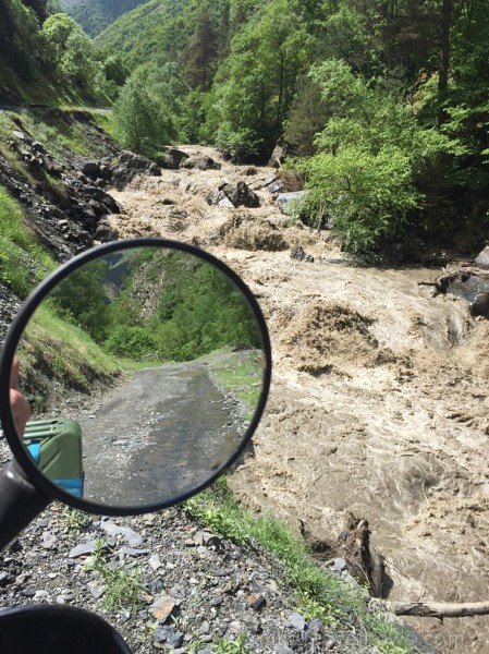 Latviešu motobraucēji ceļā uz Omalo pāreju Gruzijā 150788