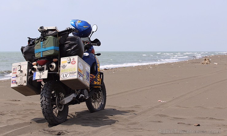 Latviešu motobraucēji ceļā uz Omalo pāreju Gruzijā 150798