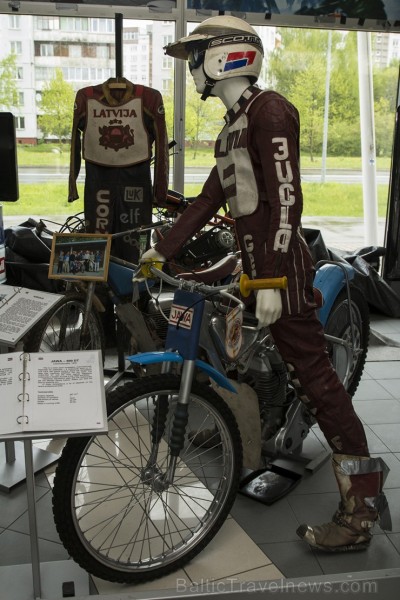 Biķernieku kompleksās sporta bāzes administrācijas ēkā aplūkojama motoru sporta kolekcija 150805